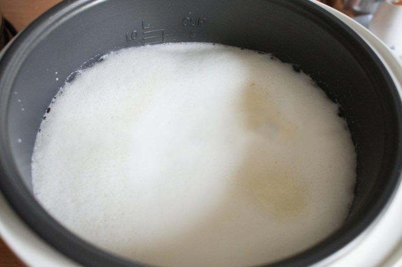 Кипящее молоко в мультиварке