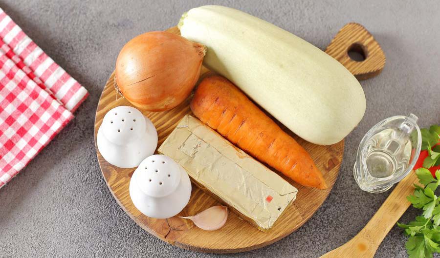 Кабачок, морковь, лук и сыр