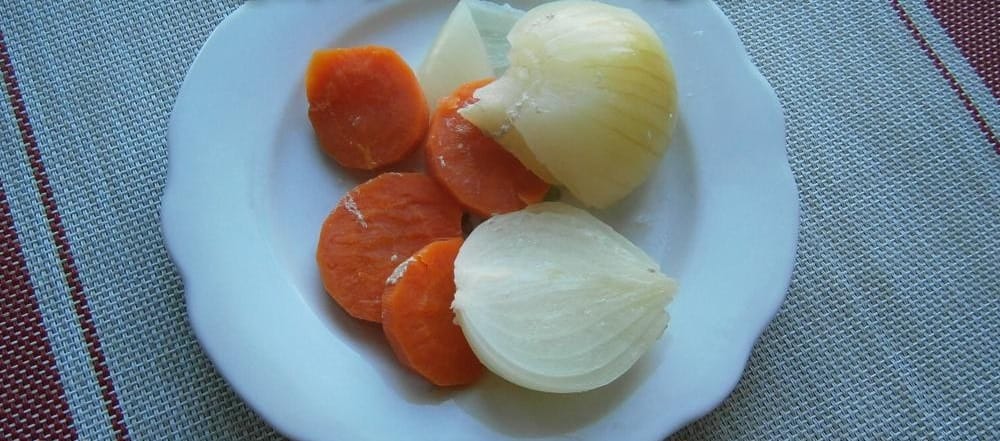 Лук и морковь из кастрюли