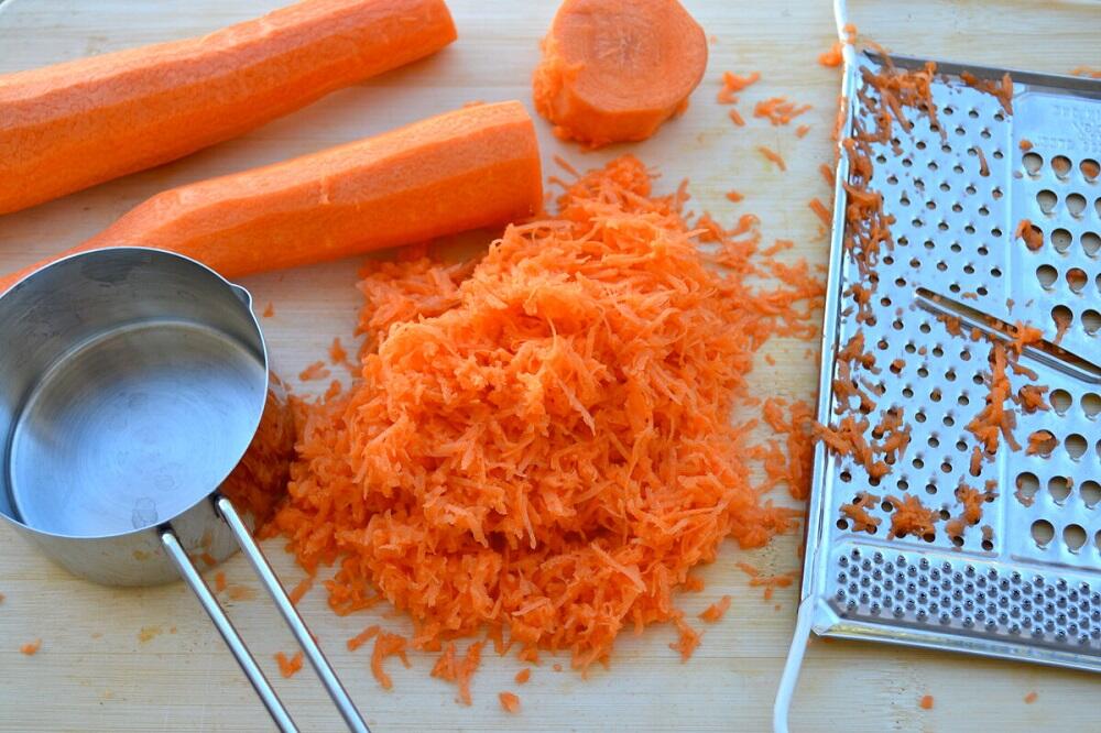 Мелко натертая морковь