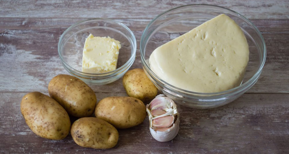 Картофель, сыр и чеснок