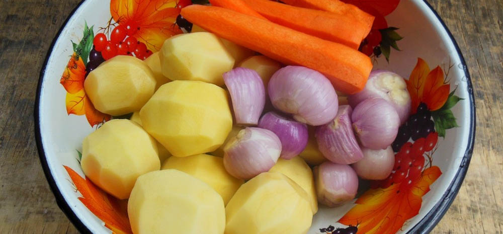 Морковь, лук и картофель