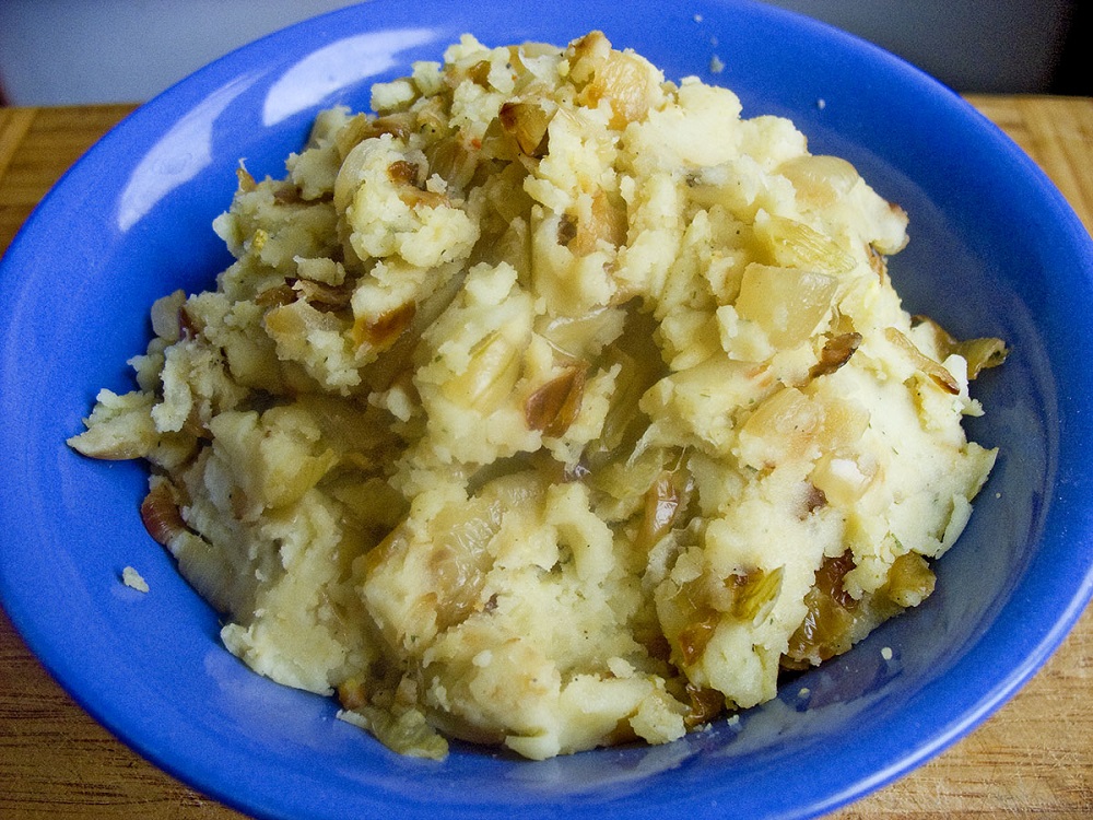 Отварной картофель с жареным луком