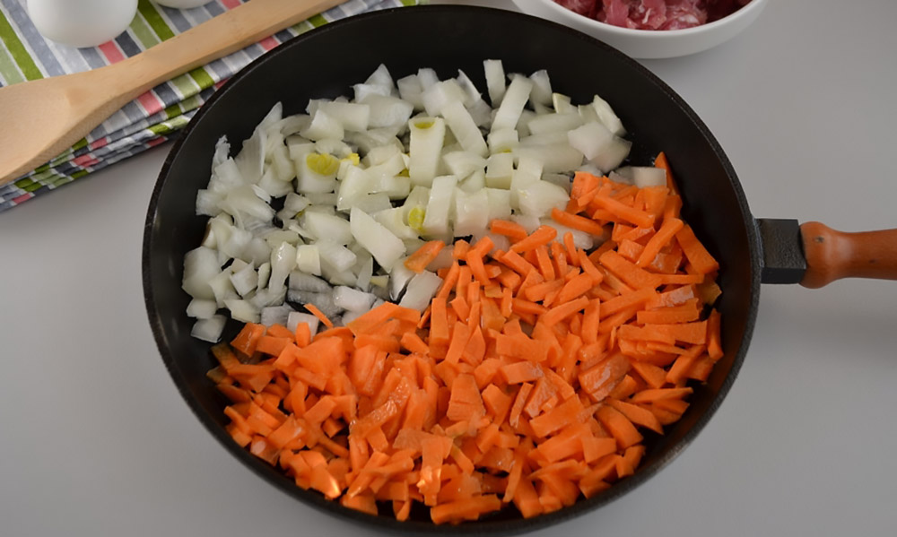 Морковь с луком для пельменей